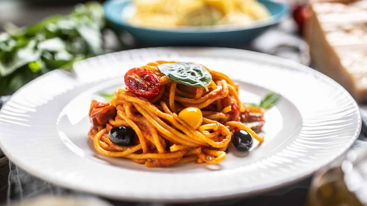 Pesce fresco pomodoro e olive