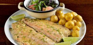 Pesce in padella con patate - Ricettasprint.it