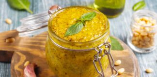 Pesto di arachidi e basilico