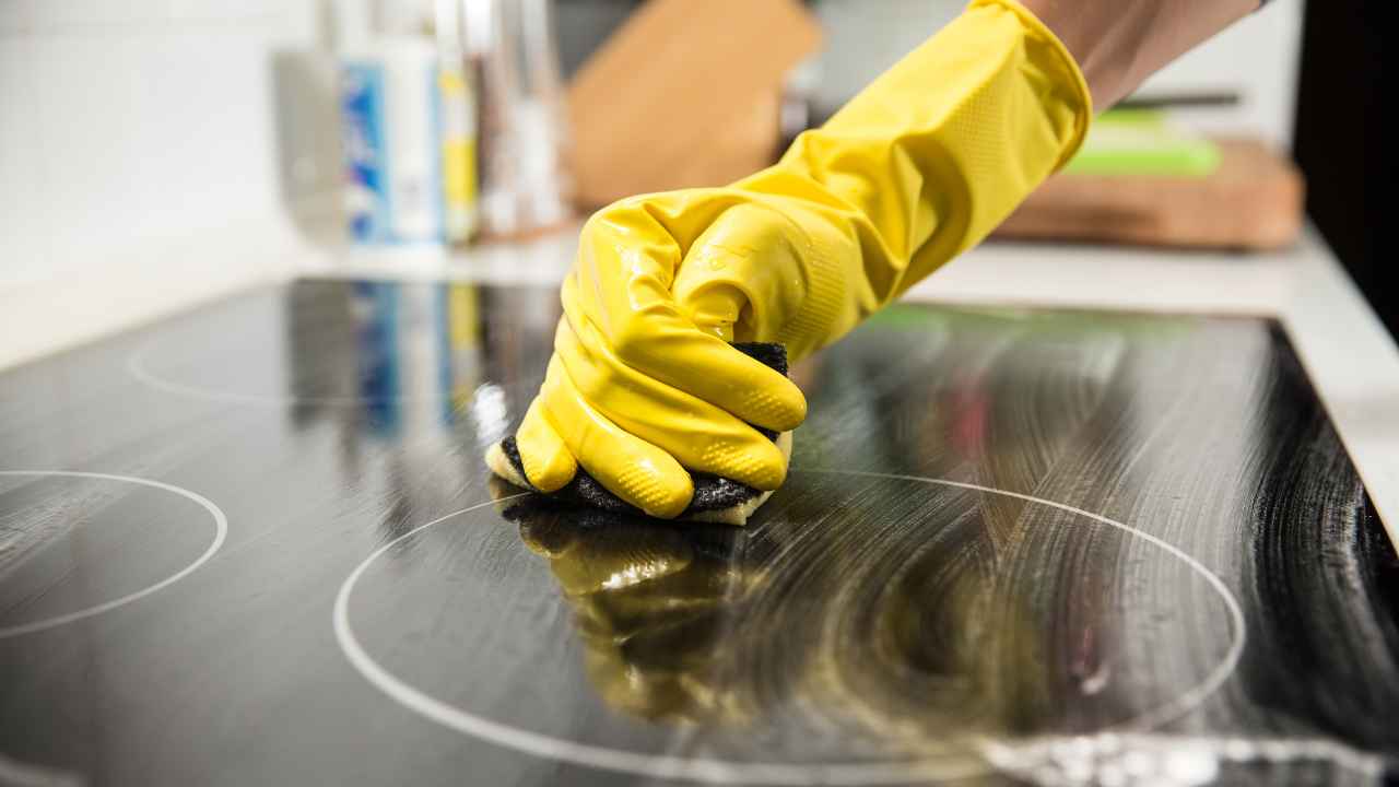Piano a induzione 3 tecniche di pulizia - RicettaSprint