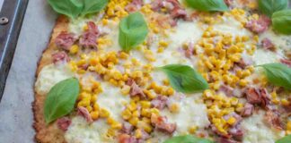 Pizza di pane con mais e prosciutto cotto - Ricettasprint.it