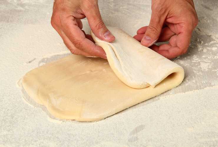 Pizza veloce senza lievito - RicettaSprint