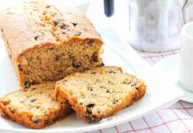 Plumcake con frutta fresca e cioccolato