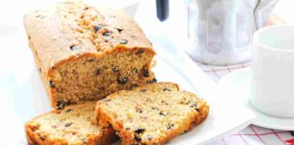 Plumcake con frutta fresca e cioccolato