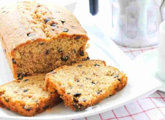 Plumcake con frutta fresca e cioccolato