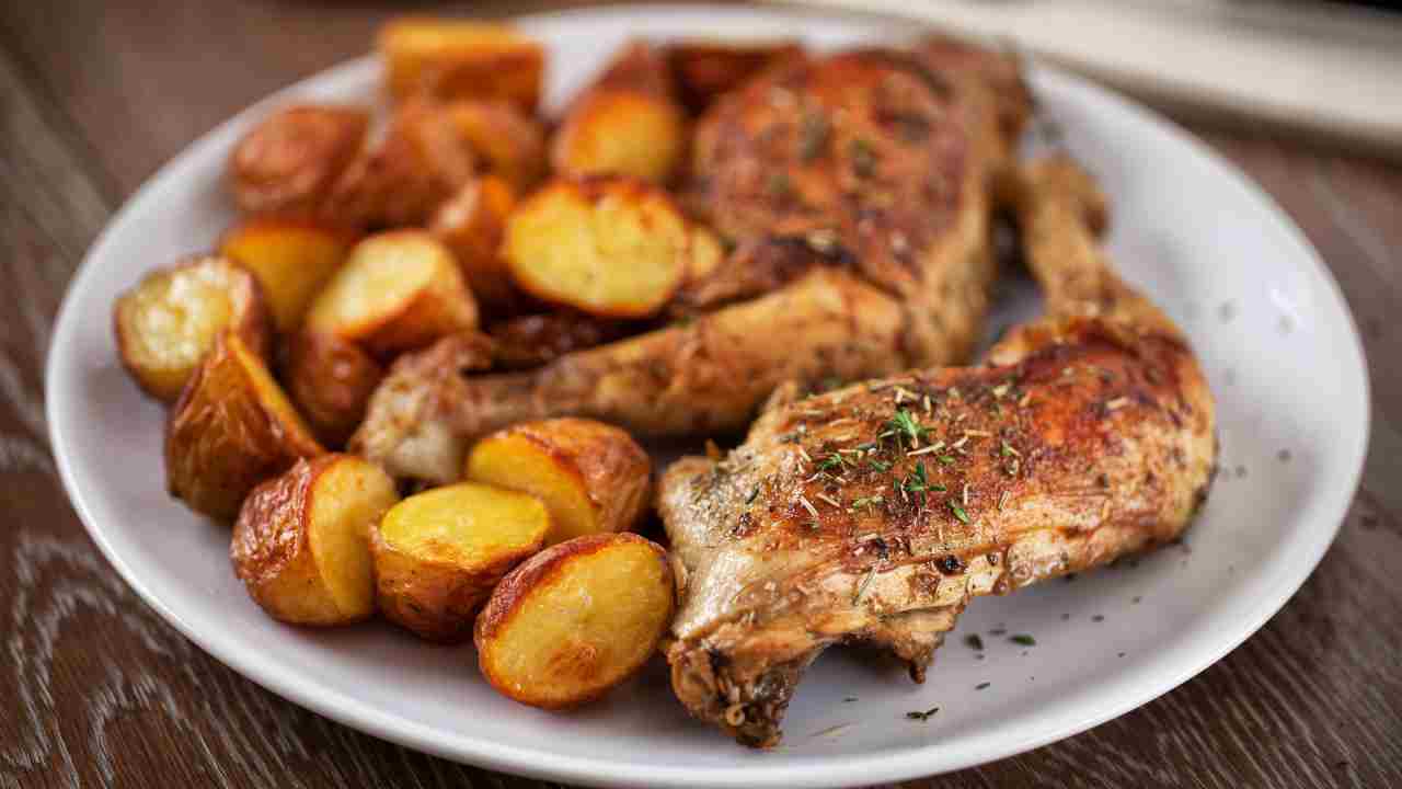 Pollo al forno con patate ricettasprint.it