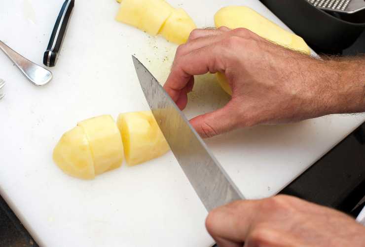 Polpettone ripieno di patate provola mortadella - Ricettasprint.it