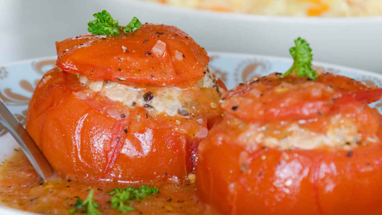 Pomodori con riso e patate di Anna Moroni - Ricettasprint.it