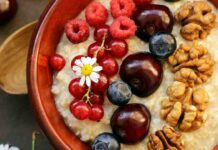 Quando mi aspetta questo porridge a colazione mi alzo prima che suoni la sveglia, mi carica e affronto tutto anche l’afa Porridge alla frutta - Ricettasprint.it