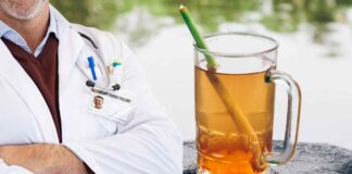 Un medico ed un'acqua aromatica
