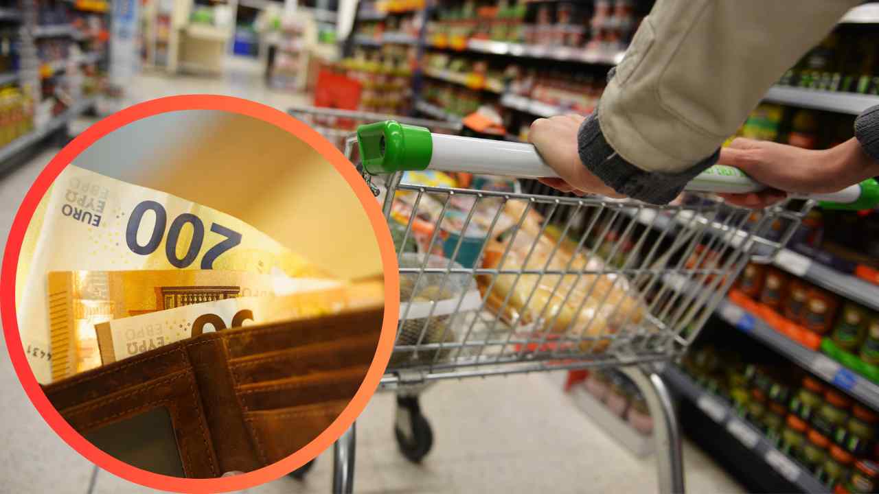 Una corsia di supermercato e delle banconote in euro