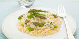 Risotto al limone con asparagi e mandorle tostate. ricettasprint.it
