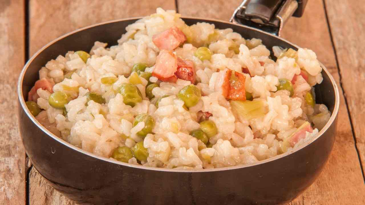 Risotto veloce con piselli e pancetta