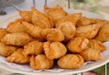 Rustici di sfoglia fritti con cacio e pepe