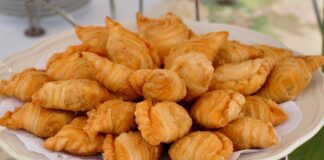 Rustici di sfoglia fritti con cacio e pepe