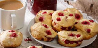 Scones con marmellata e lamponi 23082025 ricettasprint.it