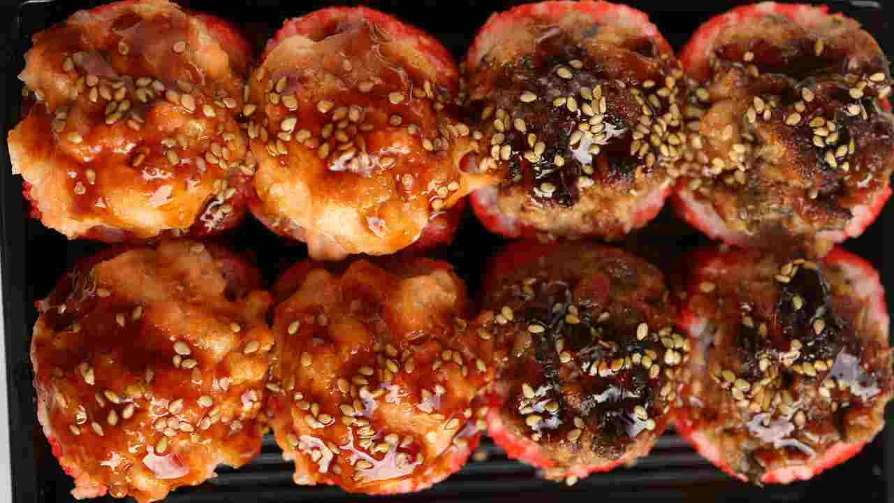 Sono polpette speciali, vegetariane, adatte a tutti. Una ricetta inventata e sicuramente riuscita alla grandisisma; polpette di quinoa, patate dolci e spinaci con salsa allo yogurt. ricettasprint.it