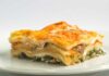 Sono super lasagne, senza pomodoro e con una spolverata di noci. Il pranzo della domenica ha un nuovo volto con questa ricetta. Sono lasagne Verdi con crema di ricotta, spinaci e noci. ricettasprint.it