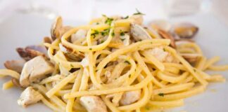 Spaghetti con vongole e pesce spada