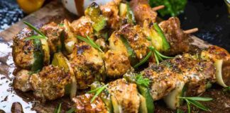 Spiedini di pollo speziati