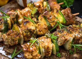 Spiedini di pollo speziati
