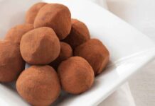 Tartufini leggerissimi, tanti piccoli pezzi di paradiso super morbidi, uno tira sempre l’altro! Tartufini light per colazione - RicettaSprint