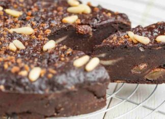 Torta al cioccolato e pane raffermo - Ricettasprint.it
