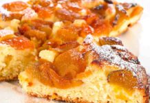 Torta all'acqua con le albicocche