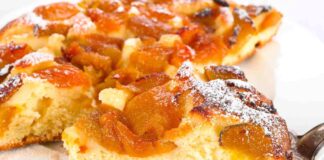 Torta all'acqua con le albicocche