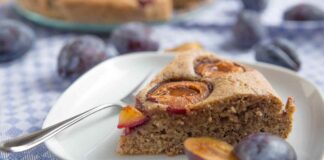 Torta alle prugne con grano saraceno gluten free - Ricettasprint