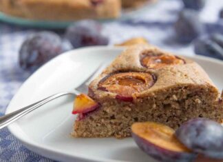 Torta alle prugne con grano saraceno gluten free - Ricettasprint