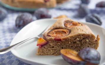 Torta alle prugne con grano saraceno gluten free - Ricettasprint