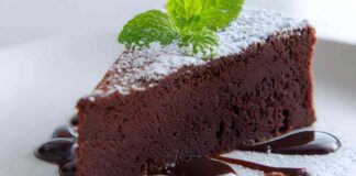 Torta di pere e cioccolato senza farina e zucchero