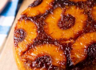 Torta rovesciata con il caramello