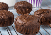 Tortine al cacao con sorpresa li ho fatti a colazione senza forno, anche in vacanza trovo sempre una soluzione Tortine al cacao con marmellata - Ricettasprint.it