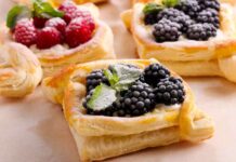 Tortine al cocco e frutta fresca - Ricettasprint.it