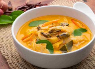 Una-zuppa-che-non-ti-aspetti-prendi-della-zucca-avanzata-e-del-latte-di-cocco.-Non-storcere-il-naso-sono-perfetti.-La-zuppa-cremosa-di-zucca-cocco-e-curry.-ricettasprint.it