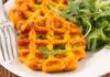 Waffle salati al formaggio 21082025 ricettasprint.it