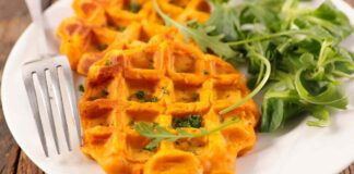Waffle salati al formaggio 21082025 ricettasprint.it