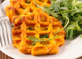 Waffle salati al formaggio 21082025 ricettasprint.it