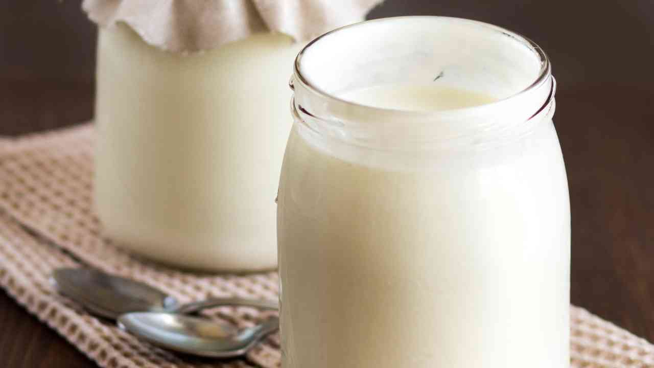 Yogurt scaduto come usarlo in cucina - RicettaSprint