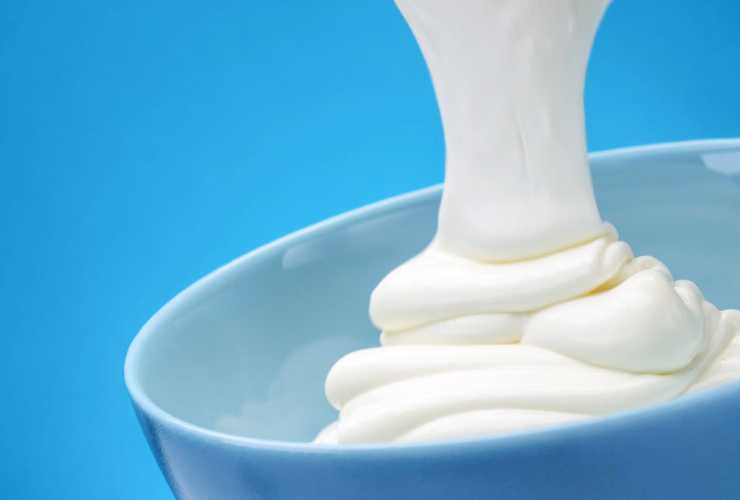 Yogurt scaduto come usarlo in cucina - RicettaSprint