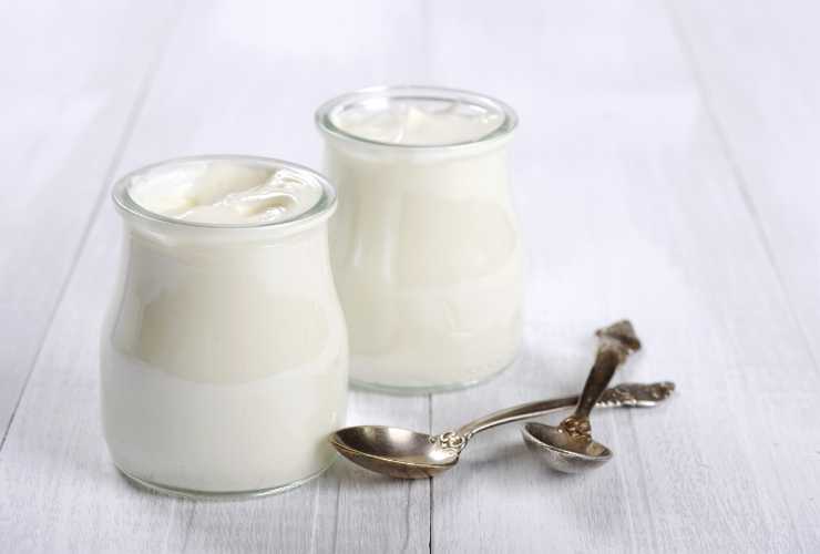 Yogurt scaduto come usarlo in cucina - RicettaSprint