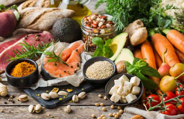 Diversi alimenti sani e nutrienti