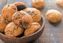 Biscottoni rustici con gocce di cioccolato - Ricettasprint.it