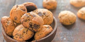 Biscottoni rustici con gocce di cioccolato - Ricettasprint.it