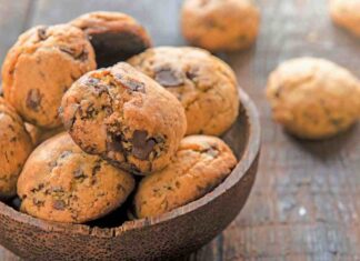 Biscottoni rustici con gocce di cioccolato - Ricettasprint.it