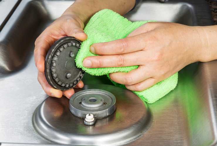 Bruciatori della cucina il trucco infallibile per pulirli - RicettaSprint