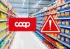Una corsia di supermercato con pasta esposta