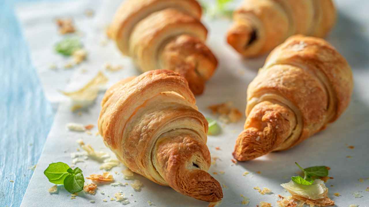 Cornetti ripieni di salmone - Ricettasprint.it